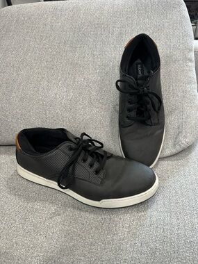 Men's Black Low-Top Lace-Up Sneakers with White Sole